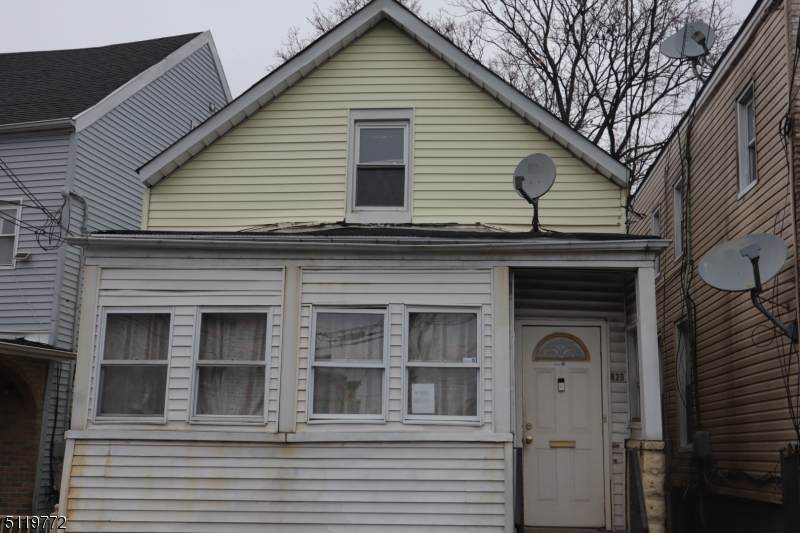 829 Martin St - Photo 1