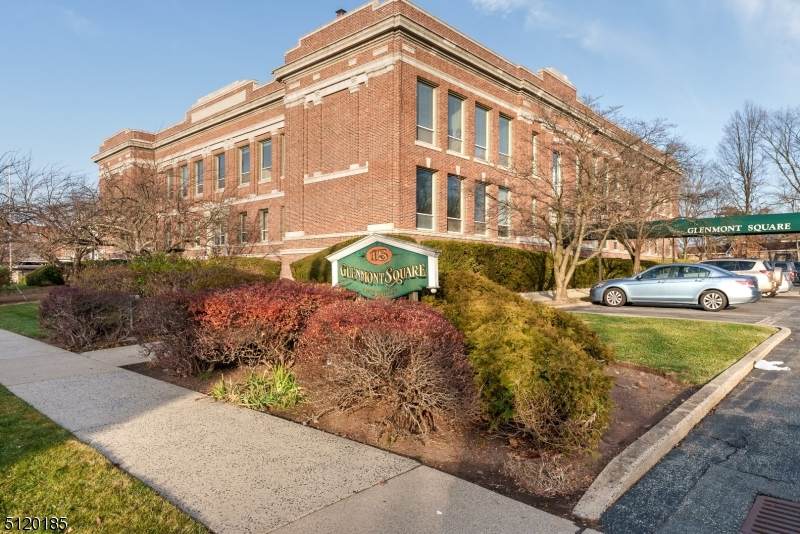 15 Glenridge Ave - Photo 1