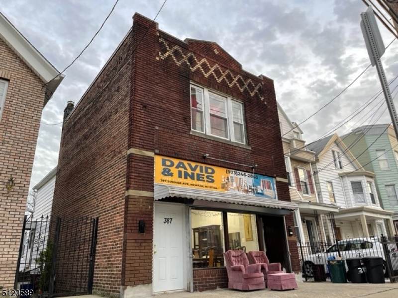 387 Summer Ave - Photo 1