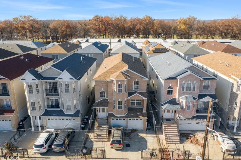 140 Manchester Pl - Photo 1