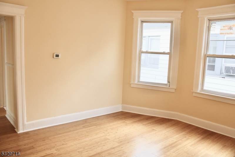 954 Grove St - Photo 1
