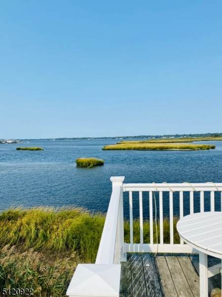 100 Seaview Avenue - Photo 1