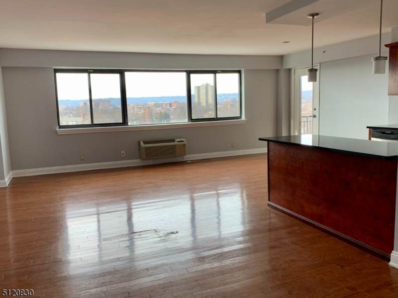 60 Parkway Dr - Photo 1