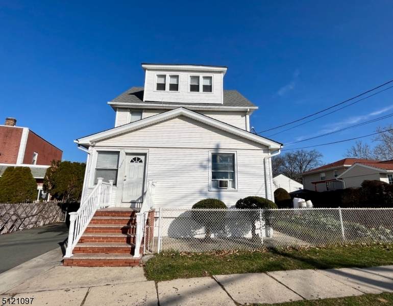 152 Harrison St - Photo 1