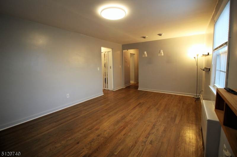 6 Girard - Photo 1