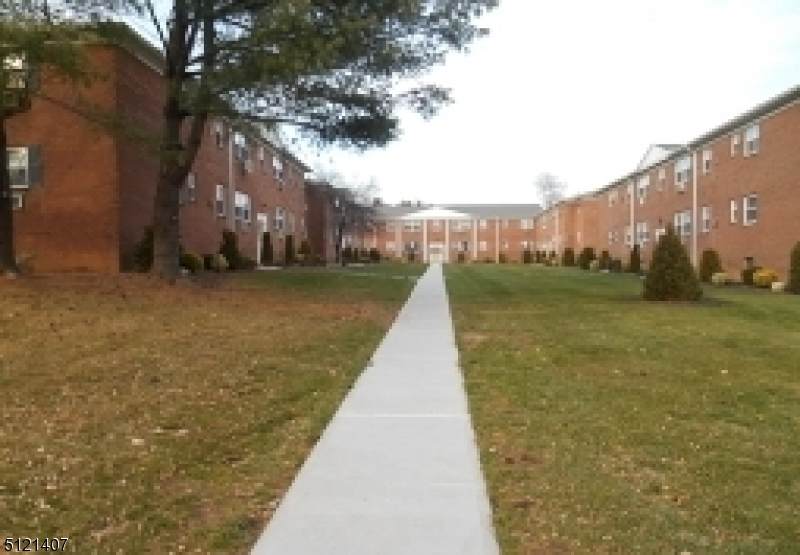 32 Knox Ter - Photo 1
