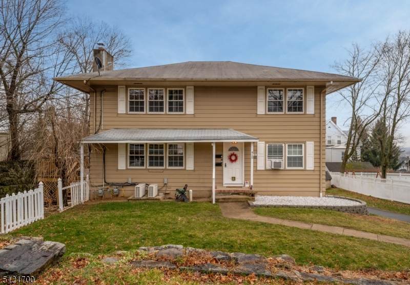 415 Cornelia St - Photo 1
