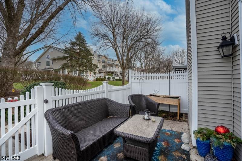 95 Ashley Ct - Photo 1