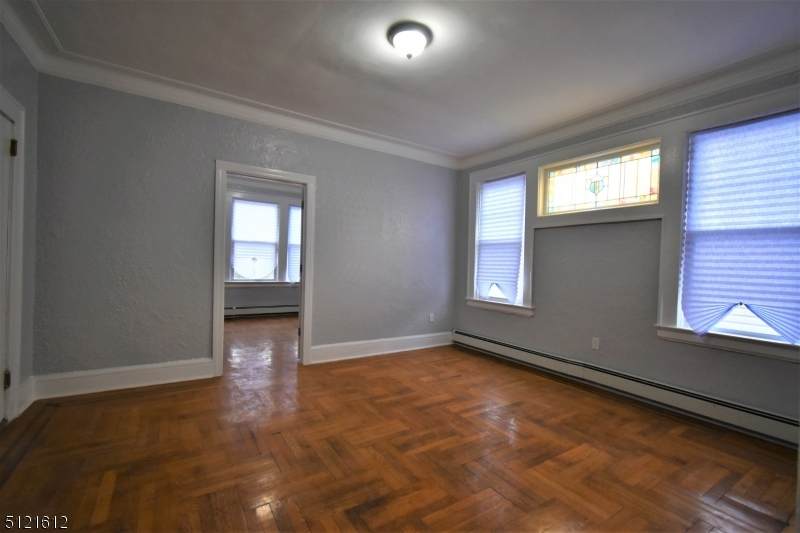352 Wainwright St - Photo 1