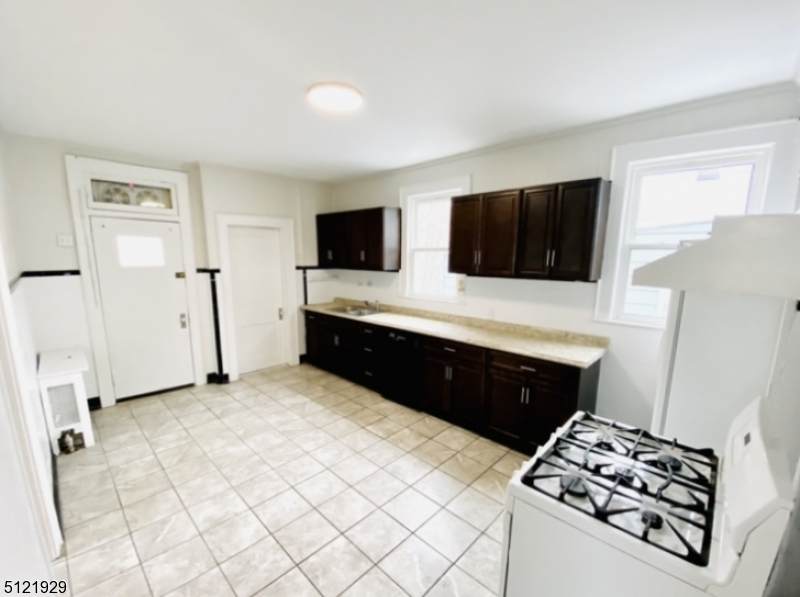 78 Crawford St - Photo 1