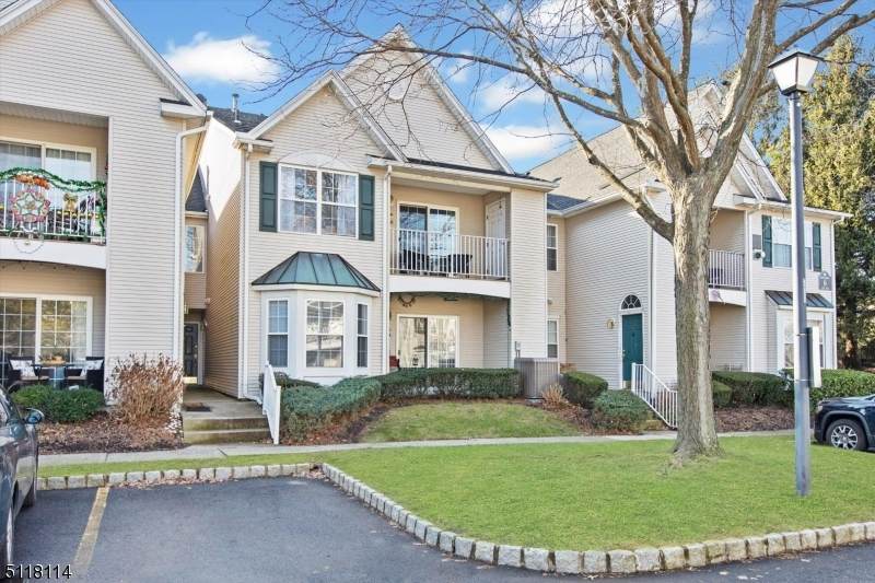 176 Cambridge Ct - Photo 1