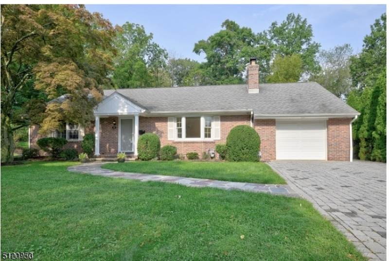 48 Grove Ave - Photo 1