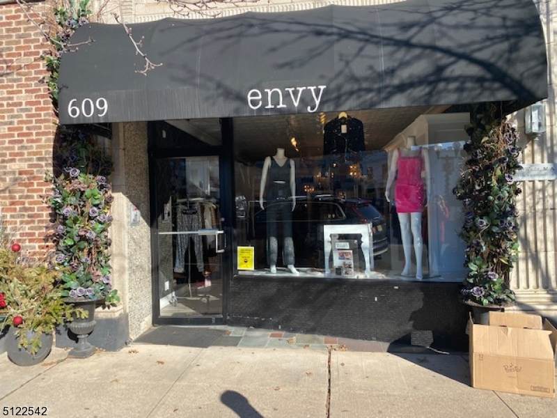 605 Bloomfield Ave - Photo 1
