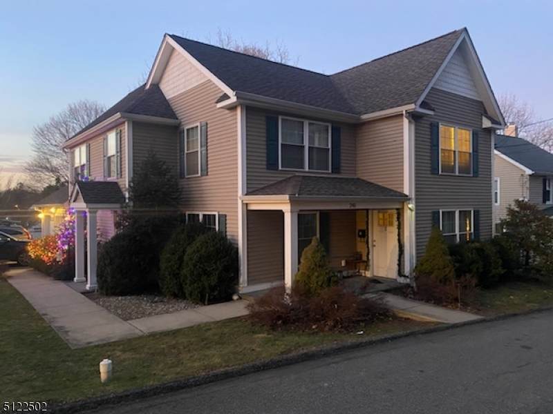 241 Chrystal St - Photo 1