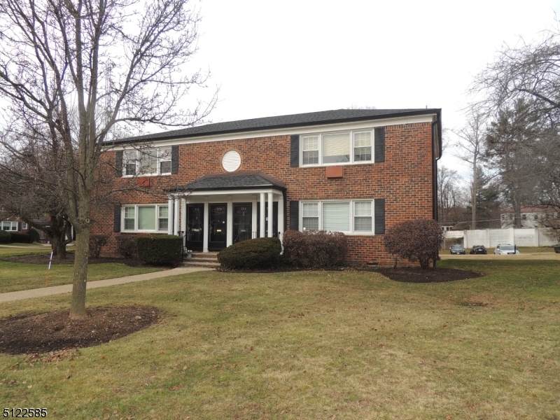 201 Pitney Pl - Photo 1