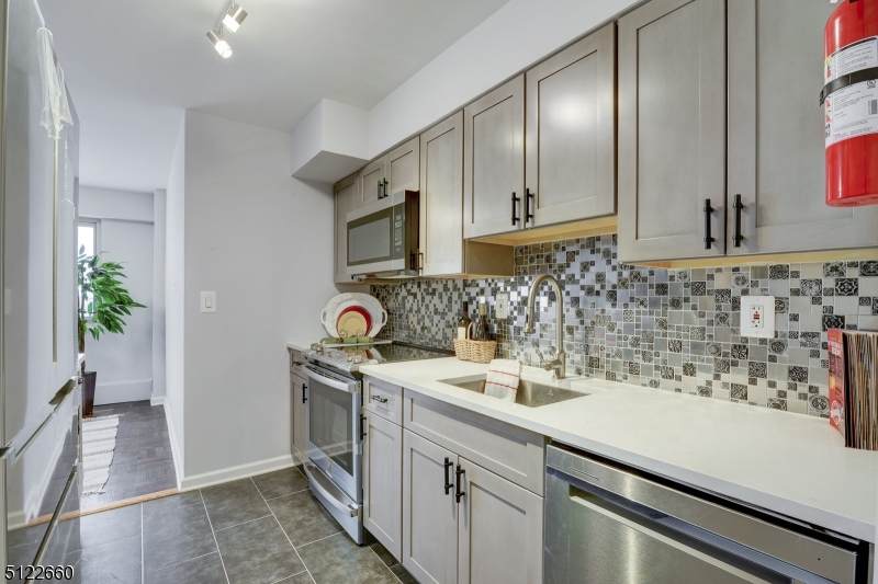 377 S Harrison St 10M - Photo 1
