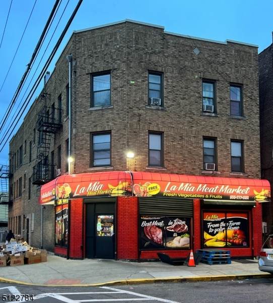 320 Madison St - Photo 1
