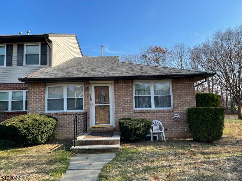 818 Jenny Ct - Photo 1