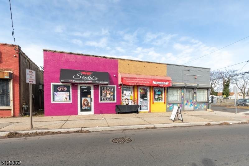 561 Somerset St - Photo 1