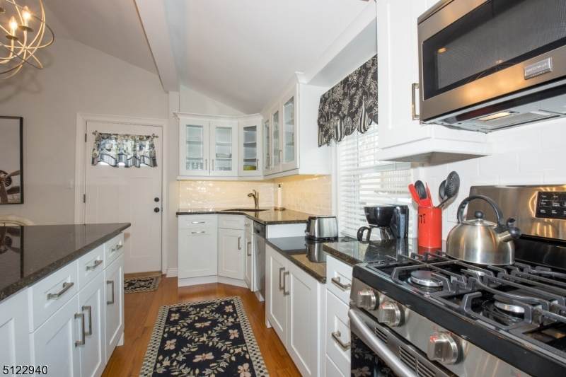 30 Kent Place Blvd - Photo 1