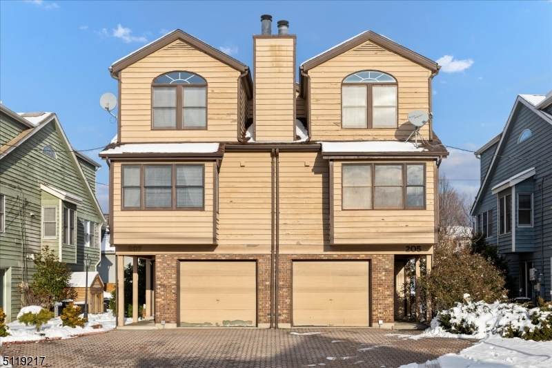 205 Carlton Ave - Photo 1