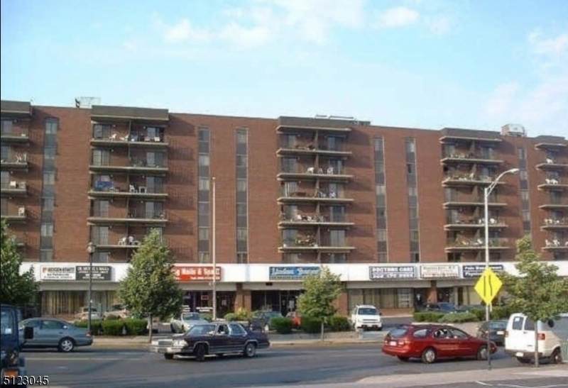10 N Wood Ave Unit 702 - Photo 1