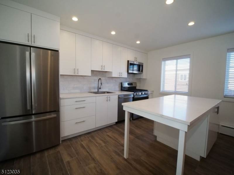 114 N Beverwyck Ave - Photo 1