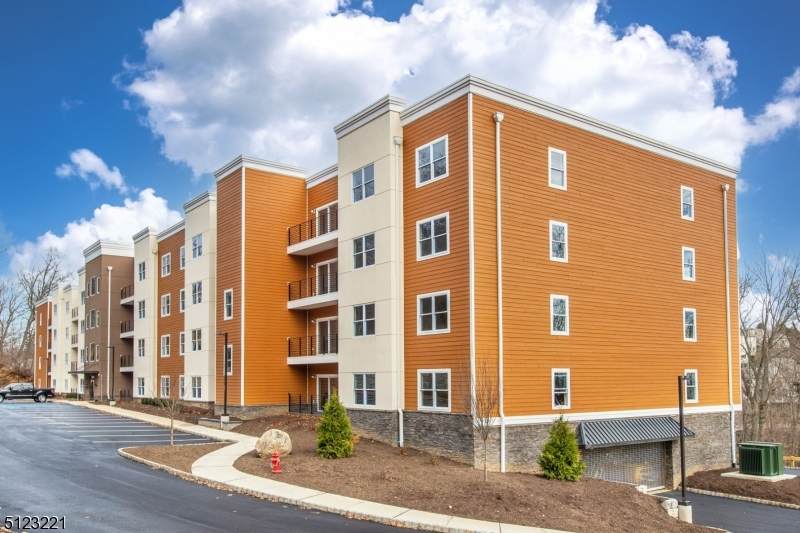 717 Preakness Ave - Photo 1
