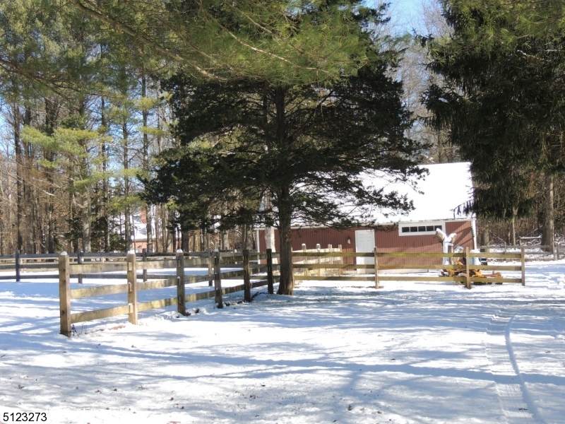 18 Laura Ln - Photo 1