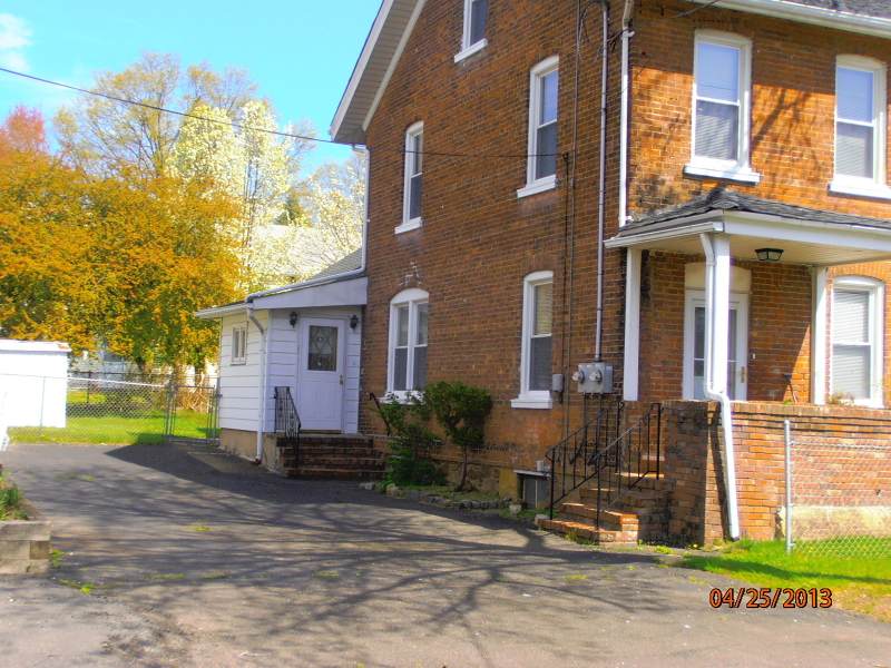 157 Ford St - Photo 1