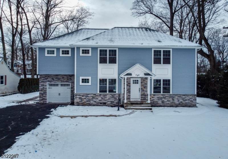 8 Colonial Rd - Photo 1