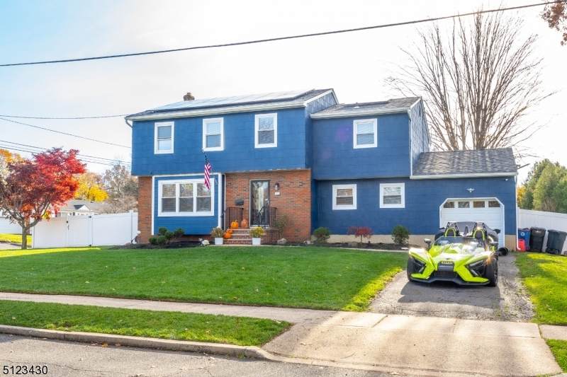 205 Clarke Ave - Photo 1