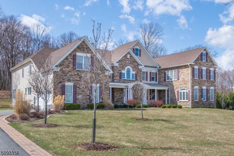 33 Sovereign Dr - Photo 1