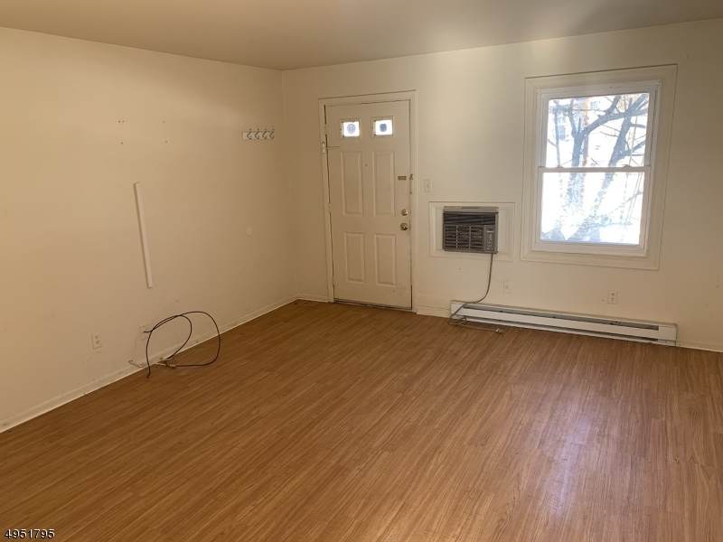 7 Hillside Ter - Photo 1