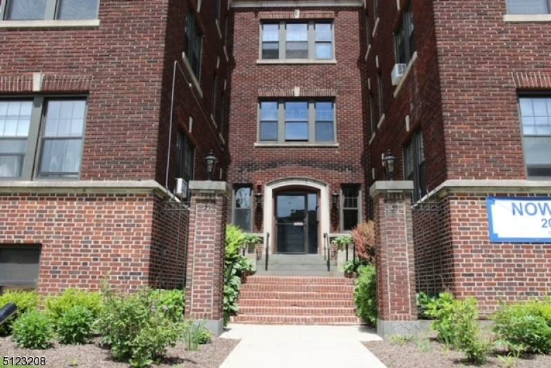 31 The Cres - Photo 1