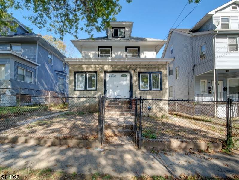215 Pomona Ave - Photo 1