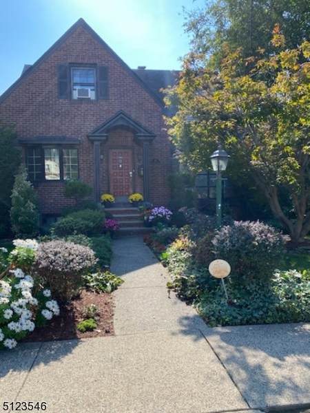 83 Rollins Ave - Photo 1