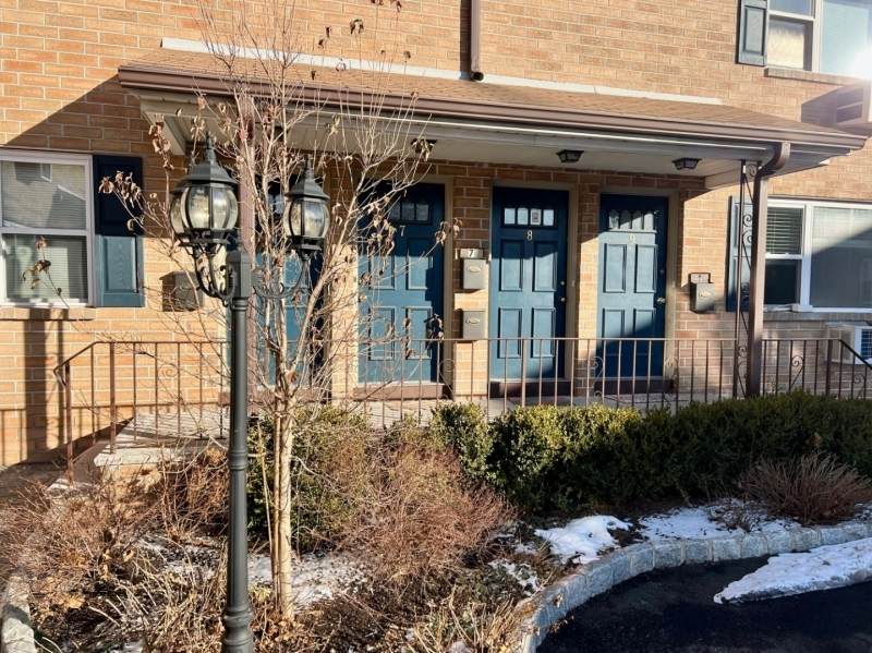 139 Royal Ave - Photo 1