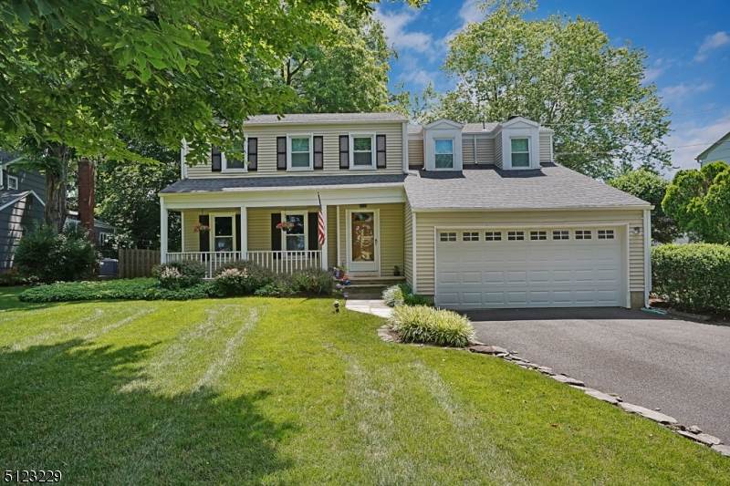 19 Columbia Dr - Photo 1