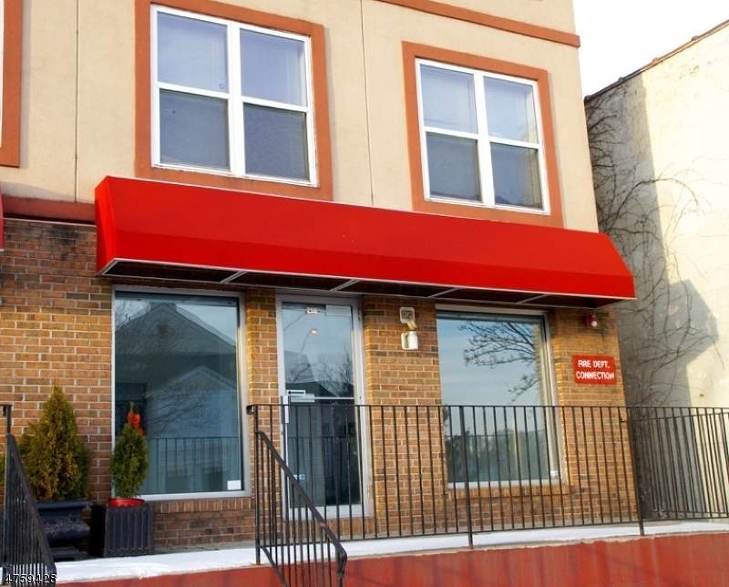 218 Bloomfield Ave - Photo 1