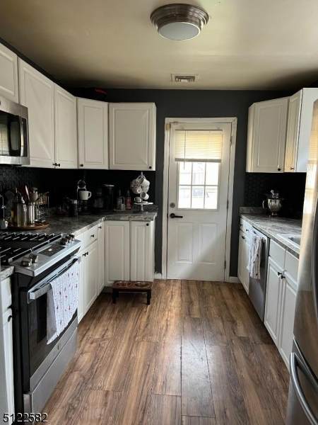 212 Grove St - Photo 1