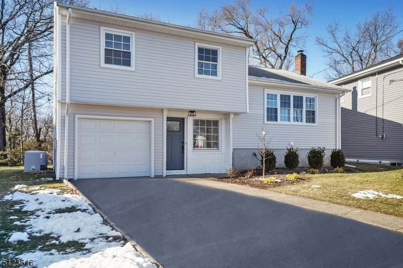 9 Faber Pl - Photo 1