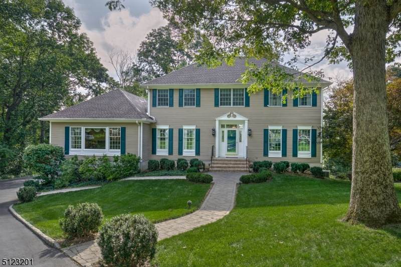 114 Linden Dr - Photo 1