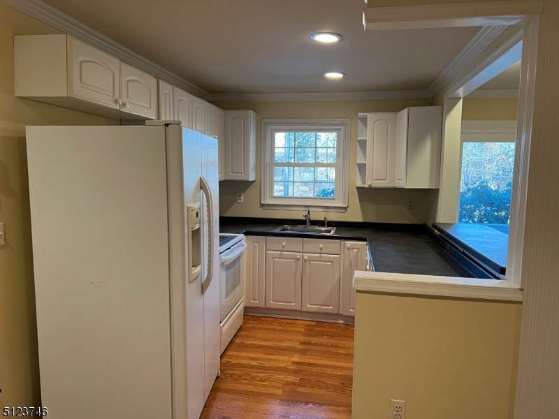 811 Victoria Ct - Photo 1