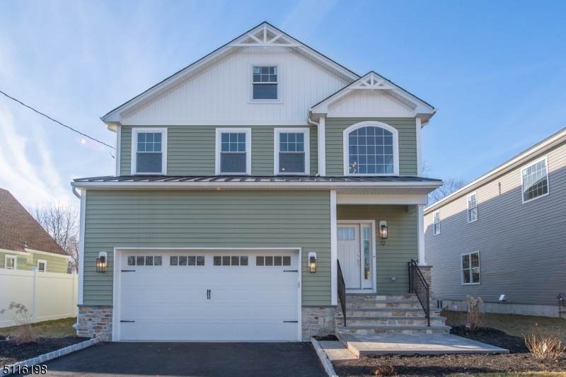 12 Carlyle Ave - Photo 1