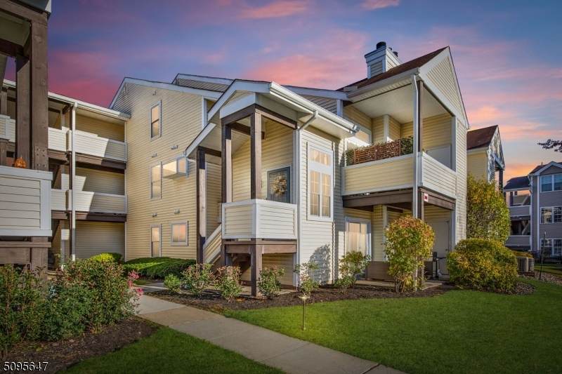 241 Broadmoor Ct 5 - Photo 1
