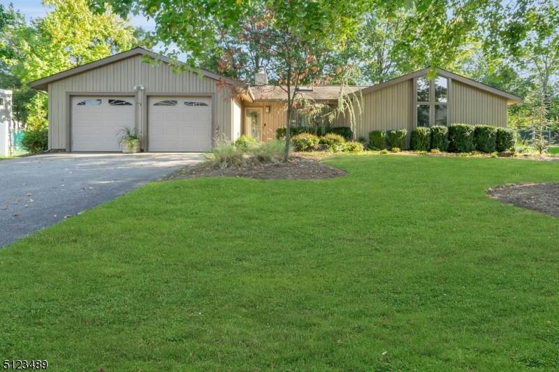 23 Sewell Ave - Photo 1