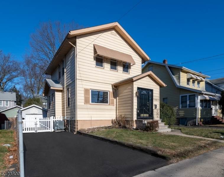 256 Centre St - Photo 1