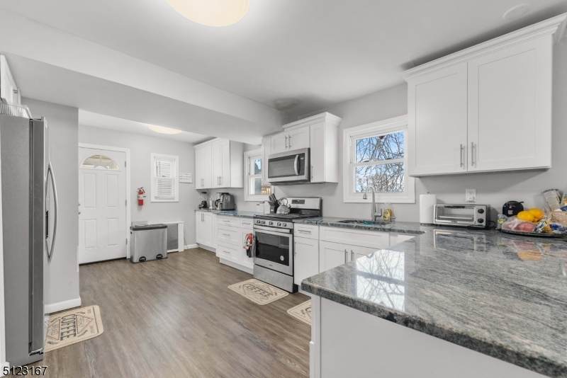 1562 Schley St - Photo 1