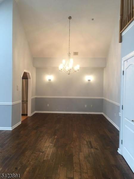 105 Roseland Ave - Photo 1